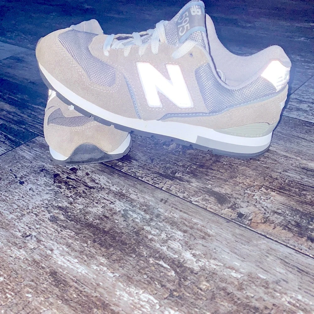 Women’s new balance 595 tennis shoes in excellent condition!!! Size 7.5 - Picture 1 of 12